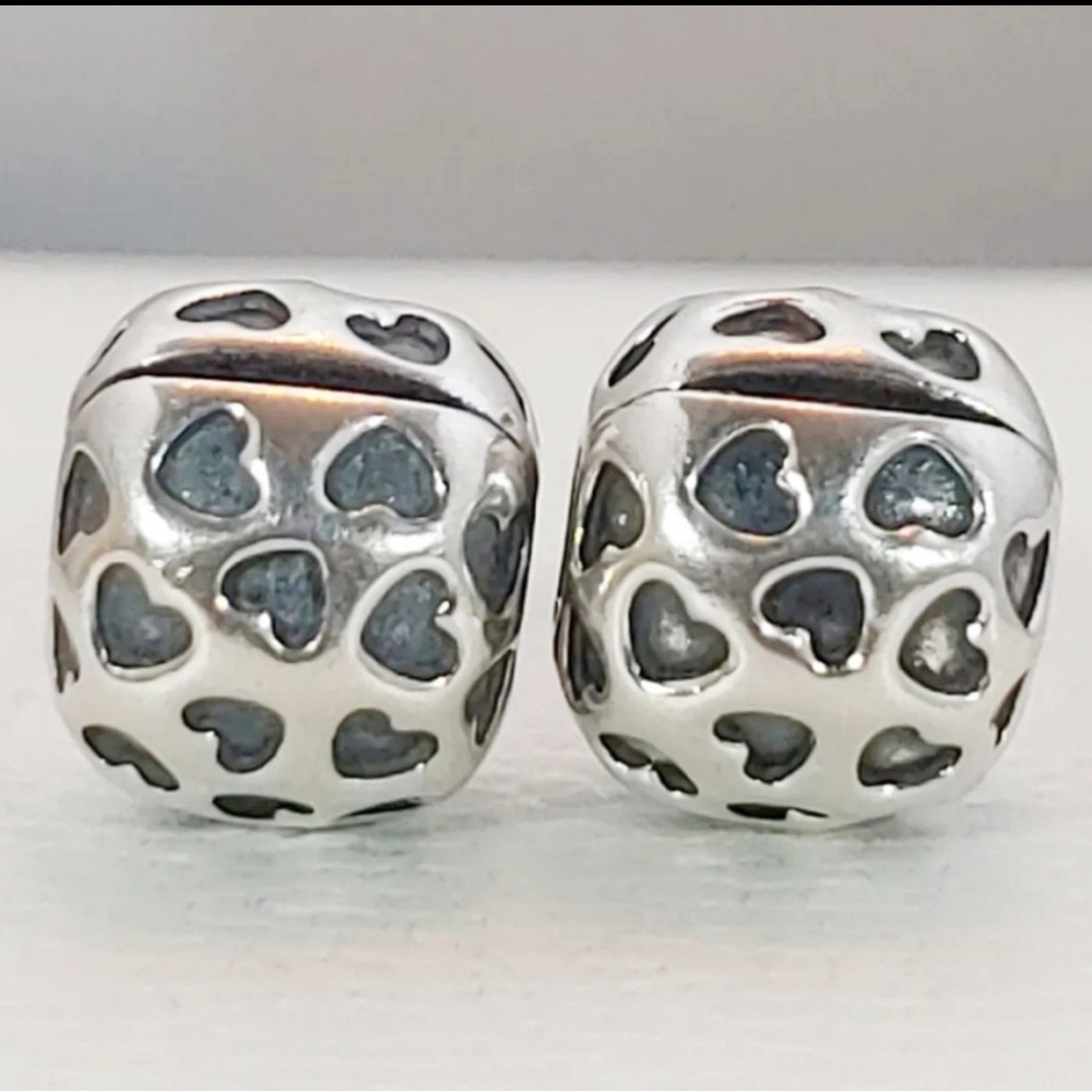 Pandora Retired Sterling Silver Showered with
Love Clips with Hearts - 791037🌸